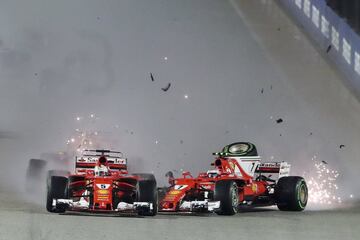 Verstappen toca a Raikkonen y 谷ste se lleva por delante a Vettel que sigue a duras penas. La inercia del Ferrari del finland谷s hace un recto en la primera curva y se atropella al Mclaren de Alonso que se puso 3? en la salida.