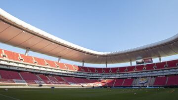  Chivas-Pumas podr&iacute;a jugarse con aficionados en la tribuna