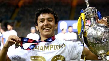 Ian Poveda, campeón con Leeds del Championship