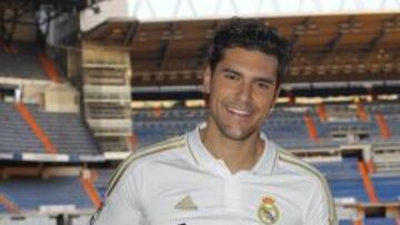 <b>MADRIDISTA DE CUNA. </b>Diego Otero eligió el Bernabéu para hacerse las fotos como nuevo Míster España.