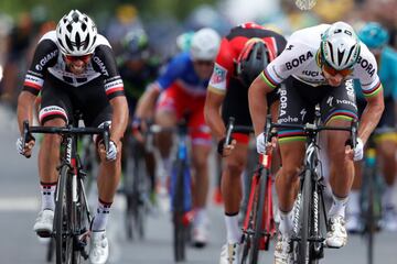 Michael Matthews y Peter Sagan esprintan por la victoria en la meta de Longwy.