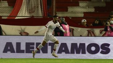 Huracan's defender Jonatan Galvan celebrates after scoring against River Plate during their Argentine Professional Football League Tournament 2022 match at Tomas Duco stadium in Buenos Aires, on July 3, 2022. (Photo by ALEJANDRO PAGNI / AFP)