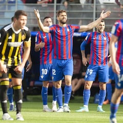 Los números del líder abruman