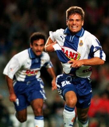 Comenz en las categoras inferiores del Espanyol. En 1997 ya forma parte del primer equipo y debut en la Primera Divisin el 15 de mayo de 1998 ante el Valladolid. Con este equipo gan la Copa del Rey de 2000. 