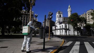 FILE PHOTO: A worker disinfects Plaza de Mayo after Argentina&#039;s President Alberto Fernandez announced a mandatory quarantine as a measure to curb the spread of coronavirus disease (COVID-19), in Buenos Aires, Argentina March 20, 2020. REUTERS/Matias Baglietto/File Photo