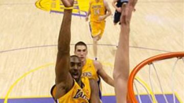 <B>COLOSAL. </B>Bryant, con 40 puntos, se encargó de sentenciar a Utah.