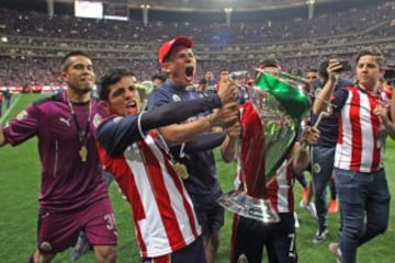 Guadalajara venció en penales a Morelia en una noche llena de magia en el estadio Chivas. ¡Aquí tienes las fotos para el recuerdo!