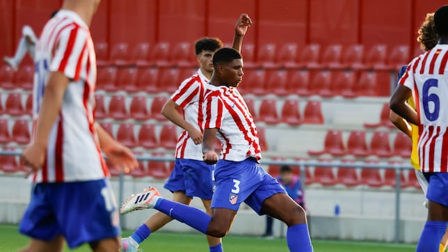 Jorge Domínguez, el central de 15 años que apabulla en el Atlético