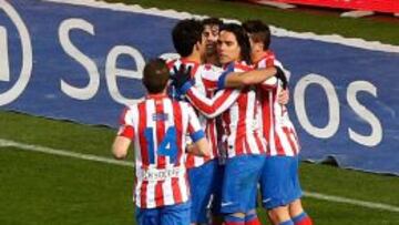 ALEGRÍA. El Atleti celebra un gol en el Calderón, donde no cae.