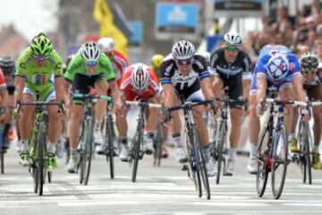 Se recorren aproximadamente unos 200 km y por  su perfil llano hace que sea una clásica para esprinters.