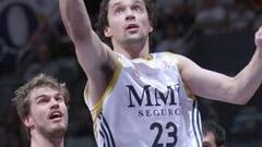 Llull sonr¨ªe, el Real Madrid sobrevive