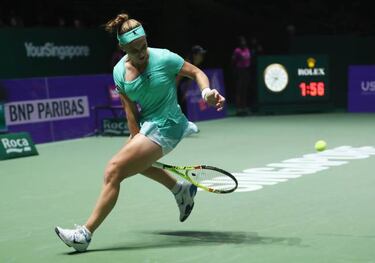 Kuznetsova edges Pliskova to move closer to semi-finals