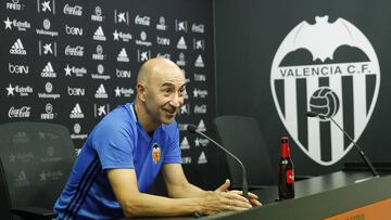 Pako Ayestarán, durante una rueda de prensa del Valencia.