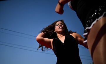 En Tepito, un barrio de Ciudad de México, se ha celebrado un campeonato de lucha al aire libre que busca promover el deporte entre los jóvenes para alejarlos de la criminalidad.