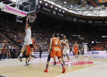 La victoria del Real Madrid ante el Valencia Basket en imágenes