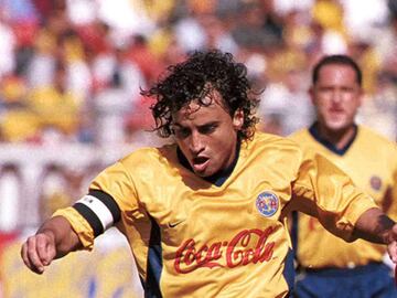 El 'Fabi' consiguió tres títulos en México: dos Torneos de Verano con el Toluca en 1998 y 1999, además de una Copa Gigantes de la Concacaf con el América en el 2001.