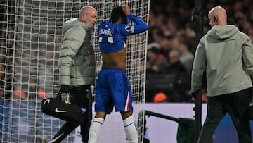 Chelsea's Brazilian midfielder #41 Estevao reacts as he leaves the game having picked up an injury during the English Premier League football match between Chelsea and Manchester United at Stamford Bridge in London on April 18, 2026. (Photo by Glyn KIRK / AFP) / RESTRICTED TO EDITORIAL USE. No use with unauthorized audio, video, data, fixture lists, club/league logos or 'live' services. Online in-match use limited to 120 images. An additional 40 images may be used in extra time. No video emulation. Social media in-match use limited to 120 images. An additional 40 images may be used in extra time. No use in betting publications, games or single club/league/player publications. /