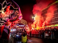 El color de la afición del Albacete en los aledaños del Carlos Belmonte.