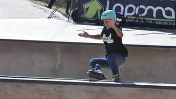 Sara Vilella grindando un bordillo del skatepark de La Poma (Premi&agrave; de Dalt, Barcelona) durante el Campeonato de Espa&ntilde;a de Roller Freestyle 2020, organizado por la Real Federaci&oacute;n Espa&ntilde;ola de Patinaje el fin de semana del 24-25