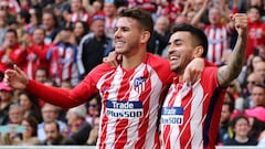 Lucas y Correa celebran un gol del Atl&eacute;tico de Madrid en el Metropolitano.