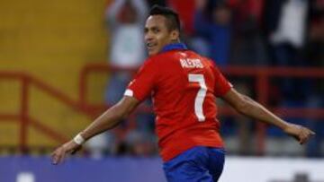 Alexis S&aacute;nchez festeja su gol a Venezuela.