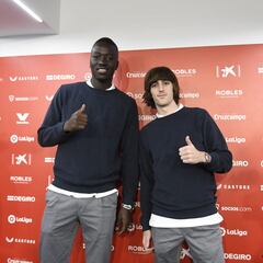 Bryan y Gueye se presentan y ya están a las órdenes de Sampaoli