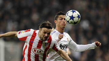 Ujfalusi y Cristiano luchando por el bal&oacute;n en un partido.