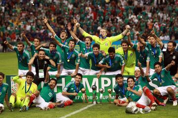 La generación de México en 2011 consiguió una de las grandes hazañas del futbol mexicano. La Selección Mexicana venció 3-1 a su similar de Uruguay en la cancha del Estadio Azteca y conseguir su segundo título en esta categoría.