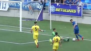 El golazo en Segunda B que es id¨¦ntico al 'roto' de Butrague?o ante el C¨¢diz