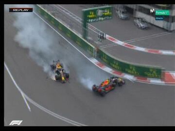 Momento del choque entre Max Verstappen y David Ricciardo, ambos pilotos de Red Bull 