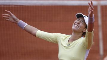 Garbiñe Muguruza celebra su victoria sobre Shelby Rogers y su paso a semifinales de Roland Garros.