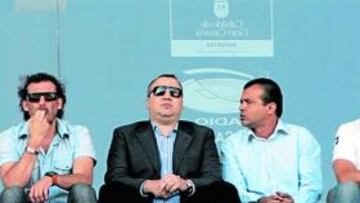 <b>IDEÓLOGOS. </b>Óscar Arias, Miguel Ángel Ramírez y Toni Cruz, en el palco. Con ellos, Juanito.