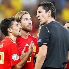 Antes de Aytekin, Neymar expulsó al último español