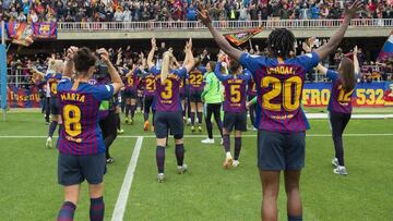 Las jugadoras del Barça celebran el pase a la final europea tras eliminar al Bayern.