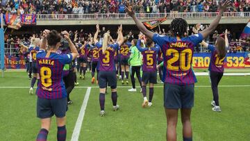 Las jugadoras del Bar&ccedil;a celebran el pase a la final europea tras eliminar al Bayern.