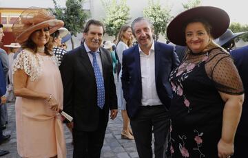 Iñaki Cano, junto a su acompañante, con Josep Pedrerol y Carmen Colino.