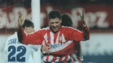 Penev celebra un gol con el Atlético.