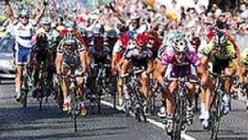 <b>SIN RIVAL.</B> Con Cipollini ya retirado, Petacchi ganó su cuarta etapa.