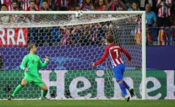 Griezmann manda al larguero su disparo desde el punto de penalti con el marcador 1-0 en partido ante el Bayern Múnich en la Champions 2016-2017.