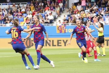 Las jugadoras del Barcelona celebran el 1-1 de Jenni Hermoso al Atlético de Madrid. 