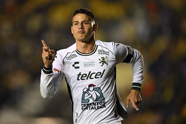 James, uno de tres máximos goleadores de Copa del Mundo en jugar en México, abrió la brecha a las bombas de este Clausura 2025 en Liga MX. También el Mundial de Clubes jugó un papel fundamental para el astro colombiano y su decisión de apostar por Liga MX pese al interés de otros clubes y ligas, entre ellos la misma MLS. Su paso en el Real Madrid, Bayern Múnich, Porto y Everton hablan por él.