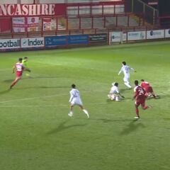 Su definición dejó a dos rivales por el suelo: el último golazo de Pellistri, la joya del United