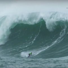 Hallan a los surfistas perdidos entre olas gigantes en Ribadeo