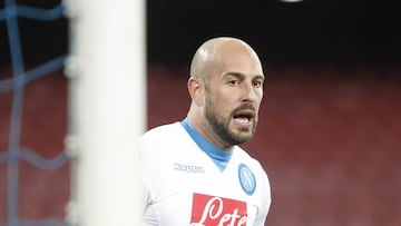 Pepe Reina niega que se haya ofrecido al Barcelona