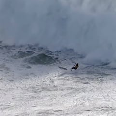 Un minuto, una eternidad para alguien atrapado entre olas en Nazaré