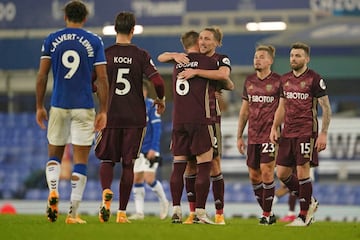 Leeds se llevó los tres puntos de Goodison Park gracias a un golazo de Raphinha en los últimos minutos. James jugó un gran primer tiempo en Everton. 