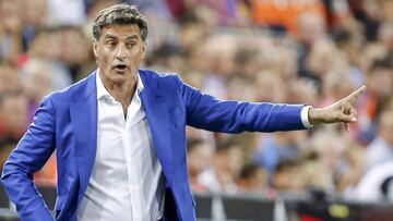 Míchel dirige al Málaga en Mestalla.