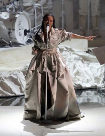 Actuación de Rihanna durante la gala MTV Video Music Awards 2016 