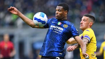 Dumfries, jugador del Inter, durante el partido contra la Fiorentina.