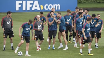 España entrena pensando en el partido contra Marruecos